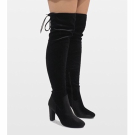 Bottes en velours noir sur le pilier E-4902 le noir 1