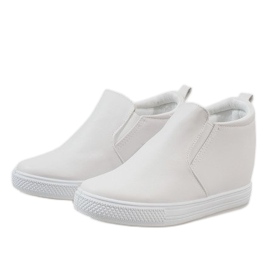 Baskets blanches sur le coin DD384-2 2