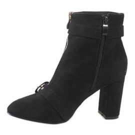Bottines en daim noir sur le poteau F818 1