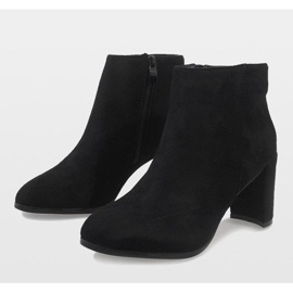 Bottines en daim noir sur le poteau A6801 le noir 1