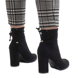Bottines en daim noir sur le poteau C-7179 le noir 4