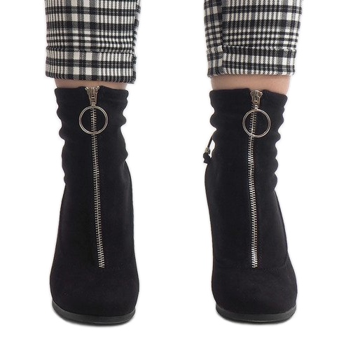 Bottines en daim noir sur le poteau C-7179 le noir 2