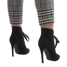 Bottines ouvertes noires sur un talon 680-32 le noir 2