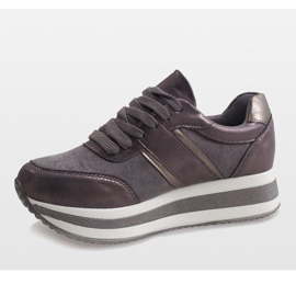 Baskets grises sur la plateforme 99-09 2 Baskets grises sur la plateforme 99-09 2