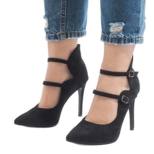 Bottes noires sur un talon haut 6613-5 le noir 1 Bottes noires sur un talon haut 6613-5 le noir 1