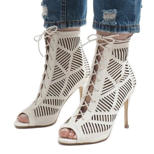 Bottes blanches sur une épingle 1610-225 1