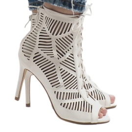 Bottes blanches sur une épingle 1610-225 3
