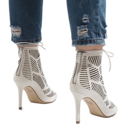 Bottes blanches sur une épingle 1610-225 5
