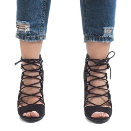 Bottines ouvertes noires sur talon haut 9095-83A le noir 2 Bottines ouvertes noires sur talon haut 9095-83A le noir 2