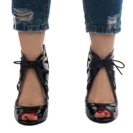 Bottines ouvertes noires en cuir verni C-003 le noir 1