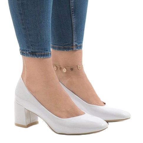 Escarpins laqués blancs sur le poteau 7501-1 blanche 1