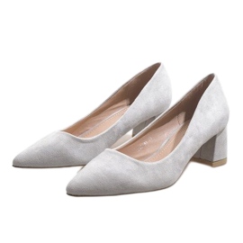 Escarpins en daim gris sur le pilier 396-1A 2
