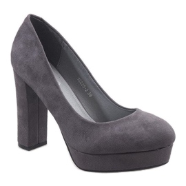 Escarpins en daim gris sur le pilier 12225-2 1