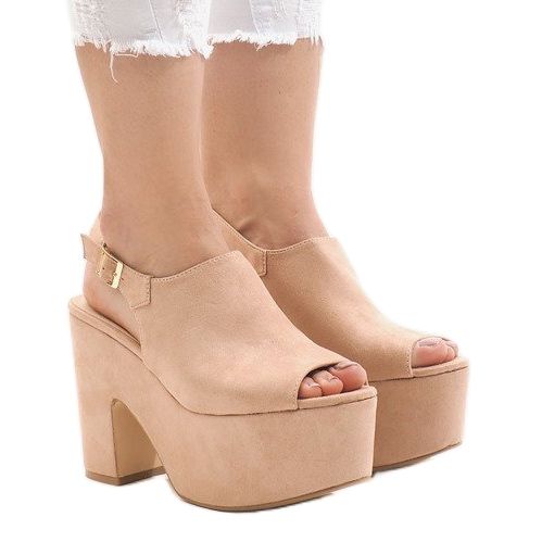 Sandales roses sur un bloc massif 8263CA 1 Sandales roses sur un bloc massif 8263CA 1