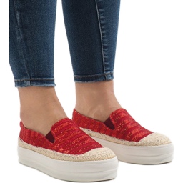 Espadrilles sneakers rouges sur la plateforme GH001 1