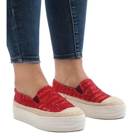 Espadrilles sneakers rouges sur la plateforme GH001 1