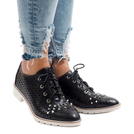 Chaussures noires ajourées à clous G-106-2 1