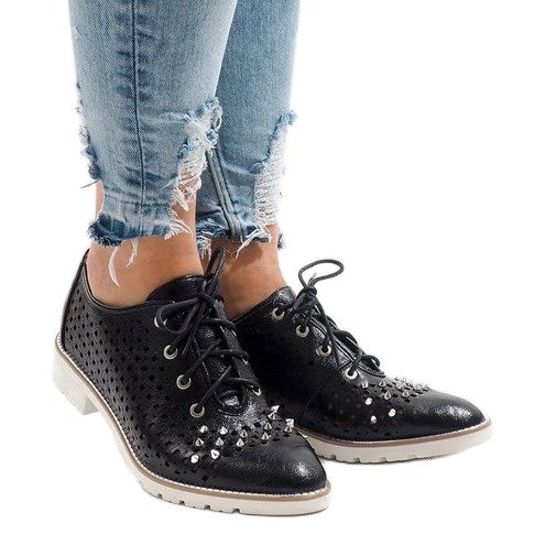 Chaussures noires ajourées à clous G-106-2 le noir 1