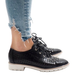 Chaussures noires ajourées à clous G-106-2 le noir 2