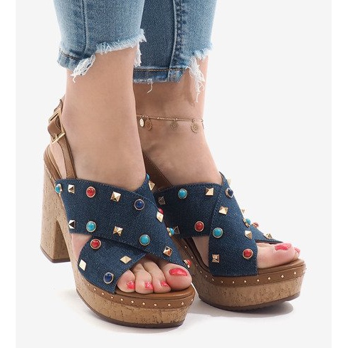 Sandales bleues sur la plate-forme 1669 1