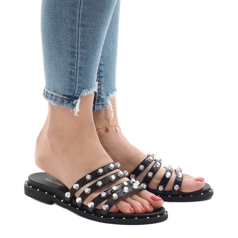 Chaussons noirs avec clous LK-2802 le noir 1