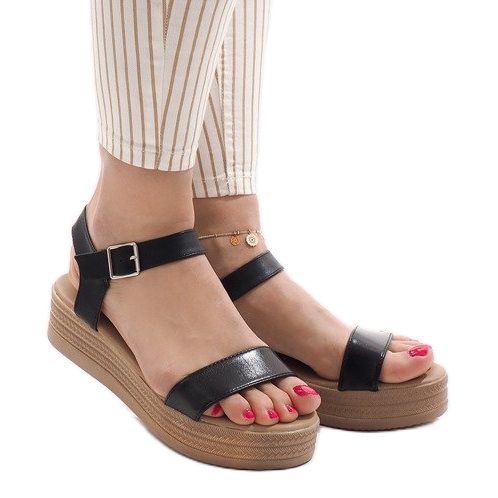 Sandales noires sur la plateforme 22-07 le noir 1 Sandales noires sur la plateforme 22-07 le noir 1