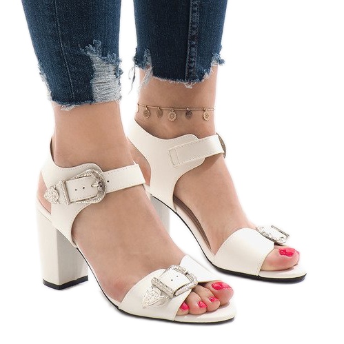 Sandales blanches à talons 173-855 1