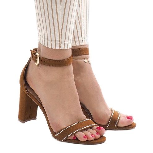 Sandales camel sur le poteau A8020 brun 1