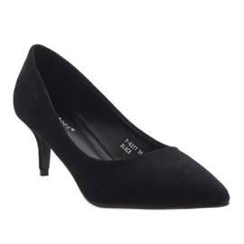 Escarpins noirs sur le talon P-6377 le noir 1