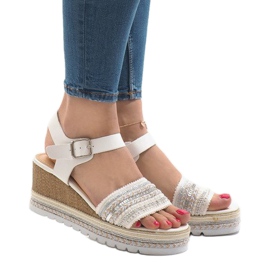 Sandales compensées blanches décorées YRT-72-1 1