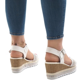 Sandales compensées blanches décorées YRT-72-1 2