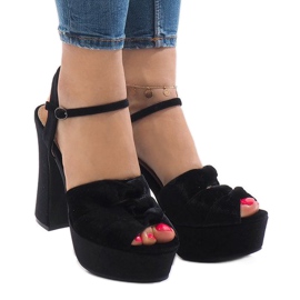 Sandales noires sur le poteau en daim 8256-1 le noir 2