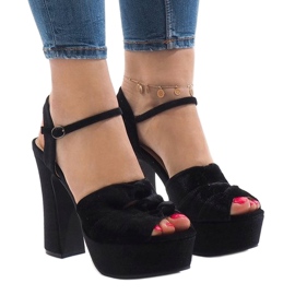 Sandales noires sur le poteau en daim 8256-1 le noir 3