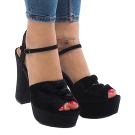 Sandales noires sur le poteau en daim 8256-1 le noir 4