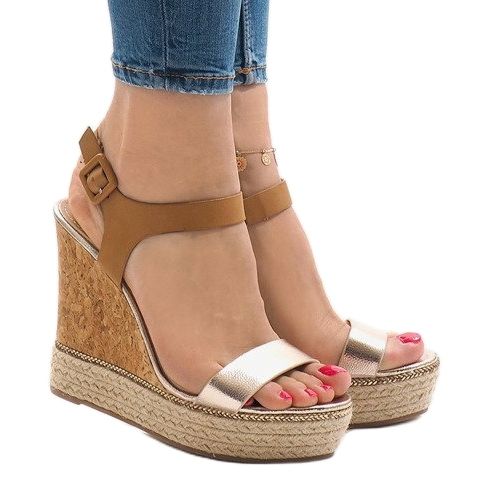 Sandales compensées laquées or VB76063 doré 1