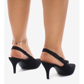 Escarpins noirs sur un talon avec un élastique F013 le noir 3
