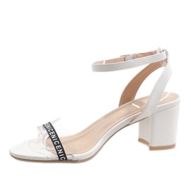 Sandales blanches sur le poteau en daim S-7347 2