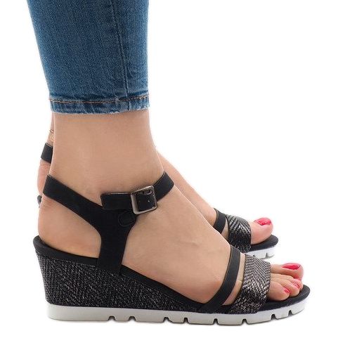 Sandales noires sur la plateforme Y-8217 le noir 1 Sandales noires sur la plateforme Y-8217 le noir 1