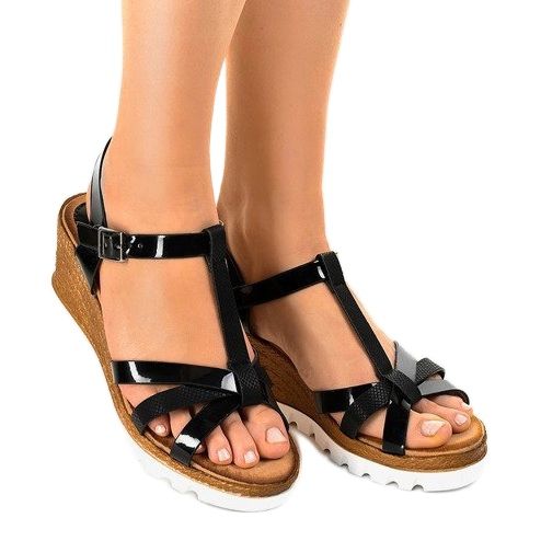 Sandales noires sur la plateforme FD-67 1