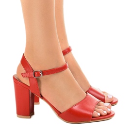 Sandales ouvertes rouges sur le poteau FZ583 1