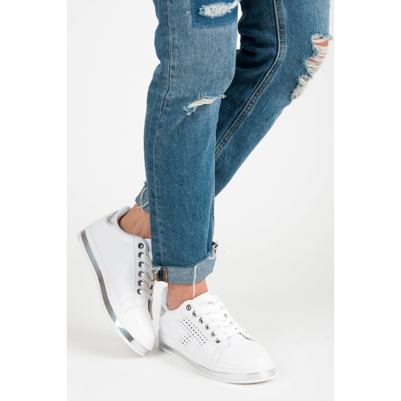 Baskets blanches avec hologramme 2