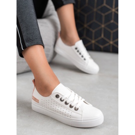 Chaussures MCKEYLOR blanches 3