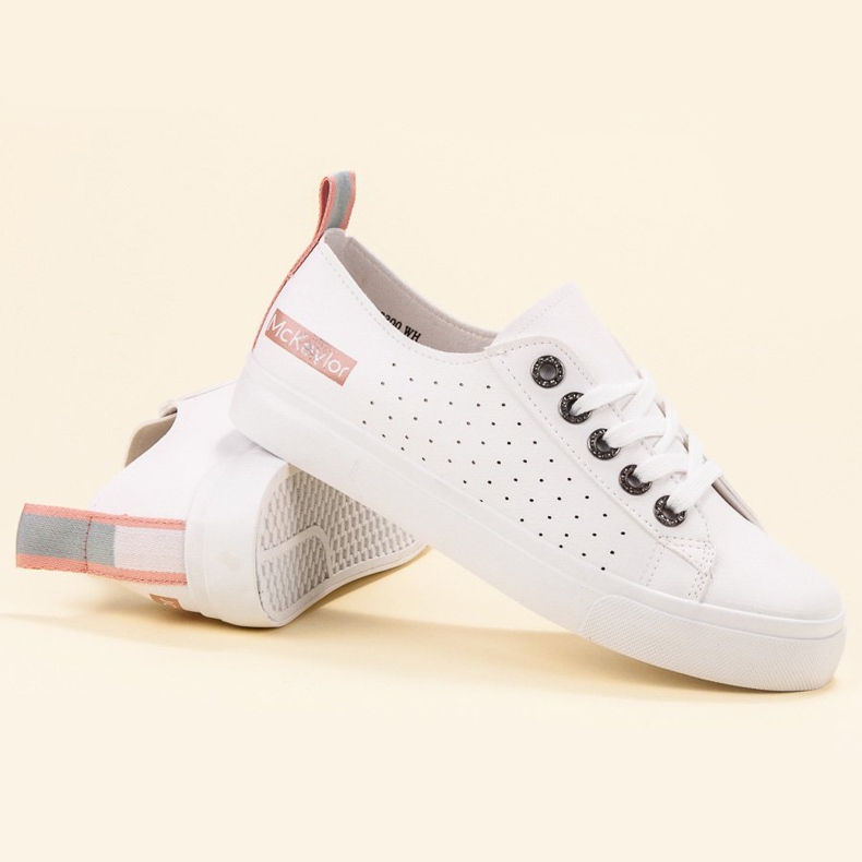 Chaussures MCKEYLOR blanches 1
