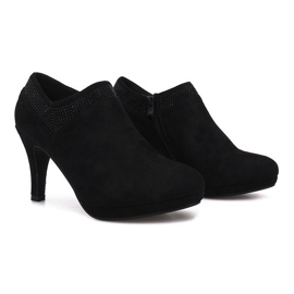 Les bottines noires de Marie 1