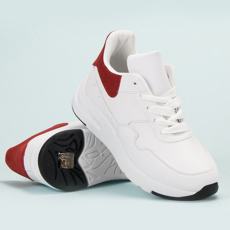 SHELOVET Des baskettes blanches 1 SHELOVET Des baskettes blanches 1