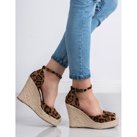 SHELOVET Escarpins Avec Panetrka brun 1 SHELOVET Escarpins Avec Panetrka brun 1