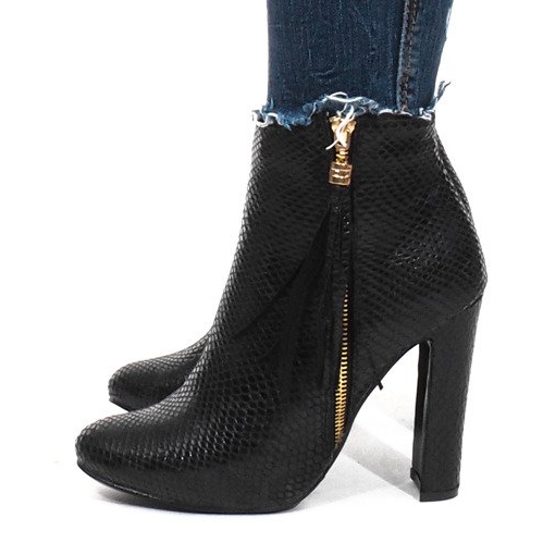 Bottines noires sur une barre de serpent le noir 2