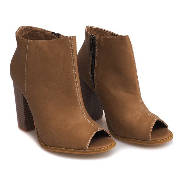 Bottes Ouvertes Sur Un Bar Sarah Beige 1 Bottes Ouvertes Sur Un Bar Sarah Beige 1