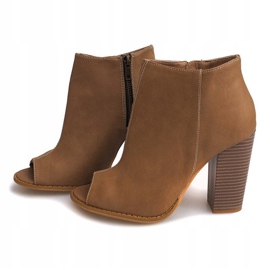 Bottes Ouvertes Sur Un Bar Sarah Beige 2