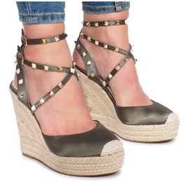 Espadrilles vertes sur le talon compensé de Hella 1